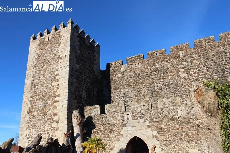 El robusto castillo pentagonal del Côa | MARTÍN-GARAY