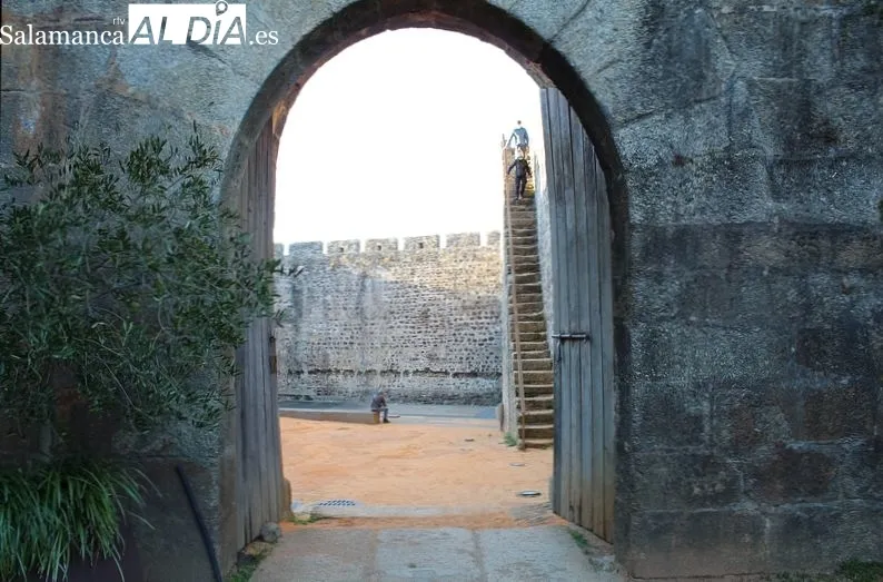 El robusto castillo pentagonal del Côa | MARTÍN-GARAY