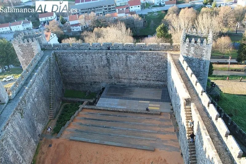 El robusto castillo pentagonal del Côa | MARTÍN-GARAY