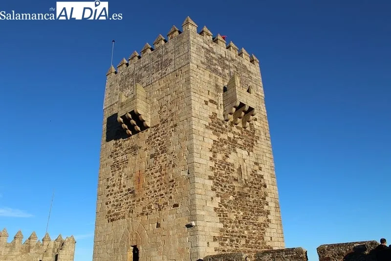 El robusto castillo pentagonal del Côa | MARTÍN-GARAY