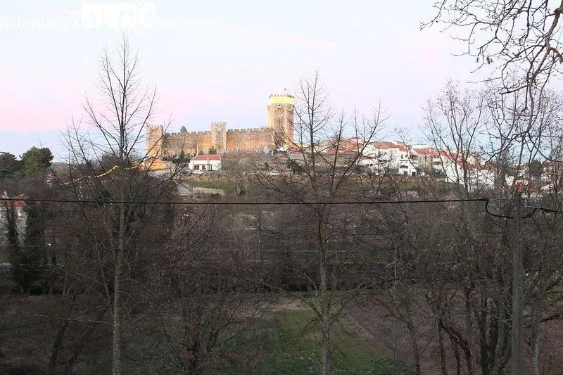 El robusto castillo pentagonal del Côa | MARTÍN-GARAY