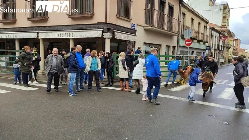 Encierros infantiles en Vitigudino / CORRAL