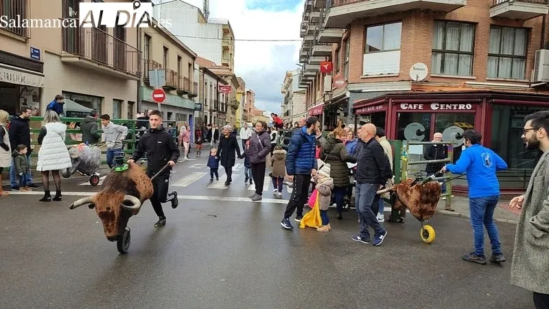 Encierros infantiles en Vitigudino / CORRAL