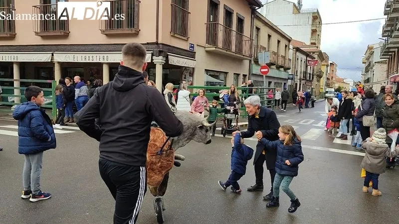 Encierros infantiles en Vitigudino / CORRAL