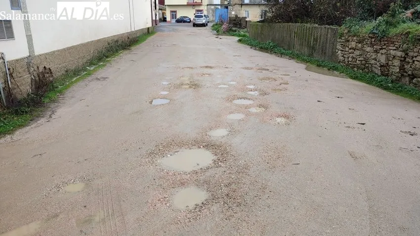 Estado en el que se encuentra la calle Rondín del Frontón de Pelota en Vitigudino / CORRAL