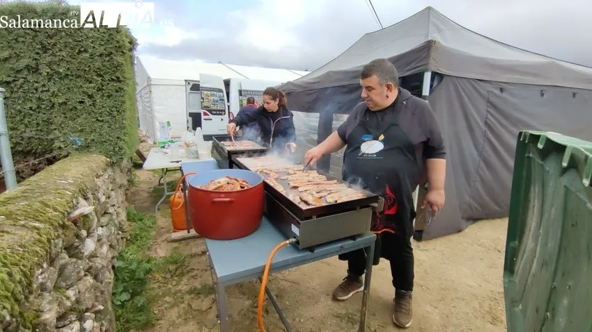 Barruecopardo celebra su Matanza Tradicional con un gran ambiente matancero / CORRAL