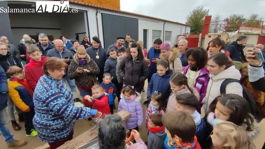 Barruecopardo celebra su Matanza Tradicional con un gran ambiente matancero / CORRAL