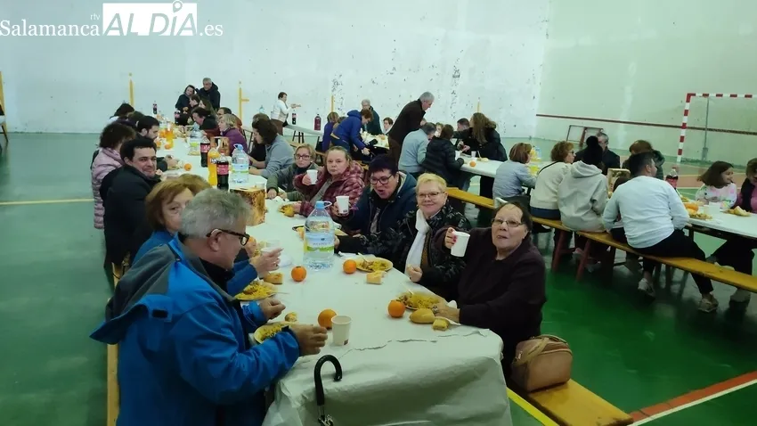 Paella solidaria en Aldeadávila a favor de ASCOL / CORRAL