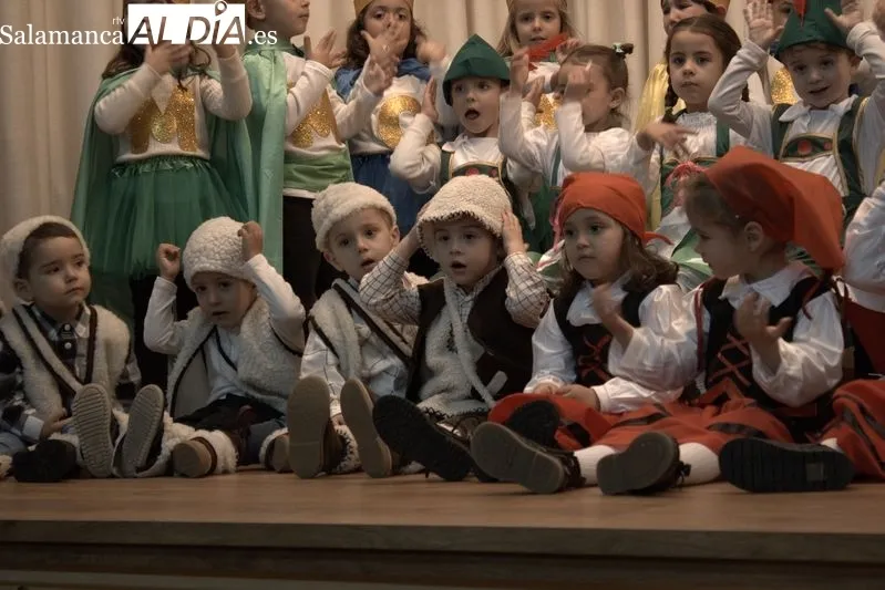 Foto 10 - Actuaciones navide&ntilde;as de Infantil y ESO en el Colegio Santa Isabel