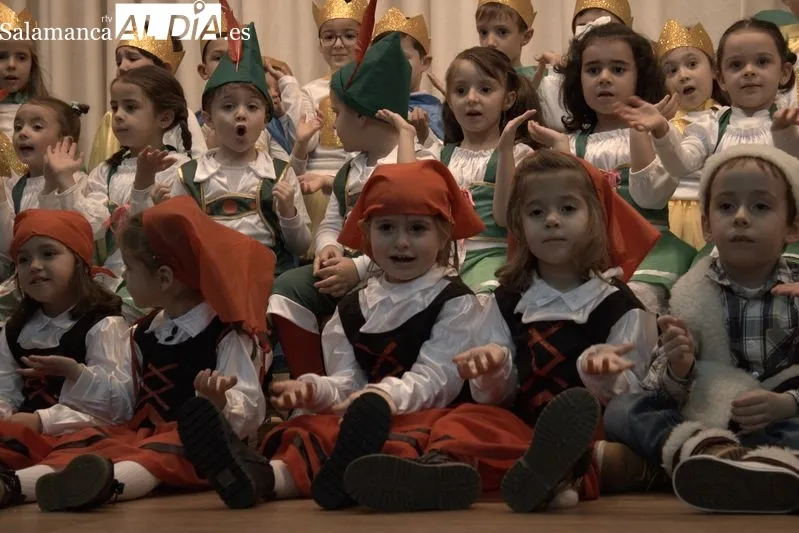 Foto 9 - Actuaciones navide&ntilde;as de Infantil y ESO en el Colegio Santa Isabel