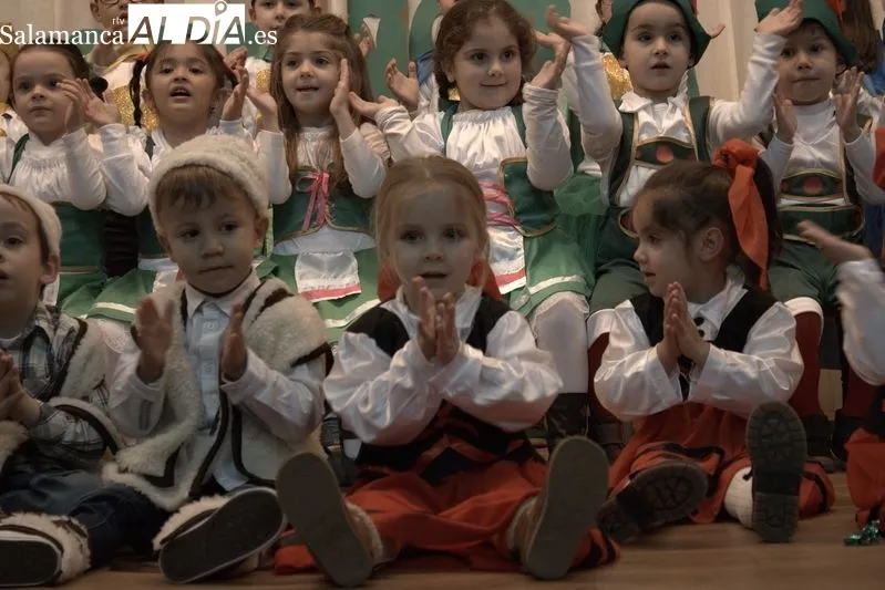 Foto 8 - Actuaciones navide&ntilde;as de Infantil y ESO en el Colegio Santa Isabel