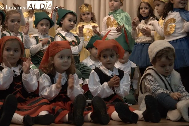 Foto 7 - Actuaciones navide&ntilde;as de Infantil y ESO en el Colegio Santa Isabel