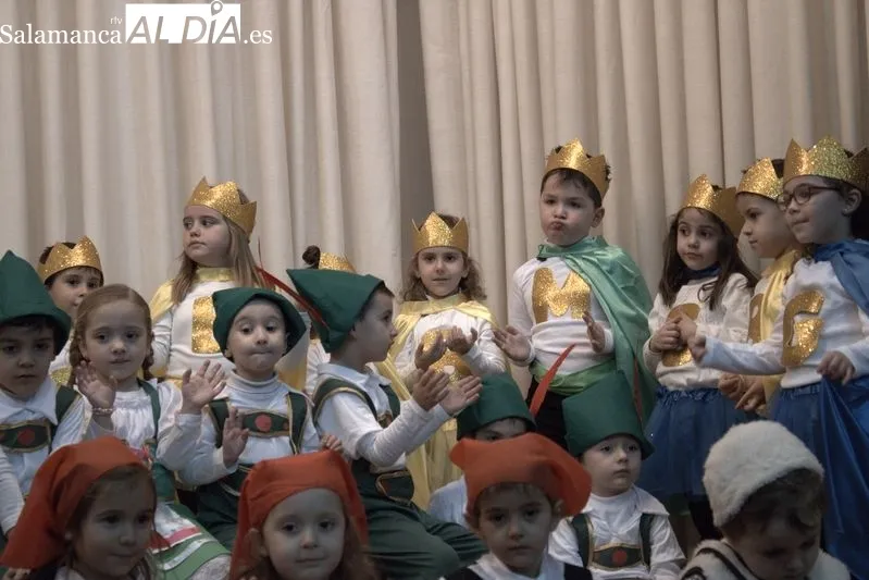 Foto 5 - Actuaciones navide&ntilde;as de Infantil y ESO en el Colegio Santa Isabel