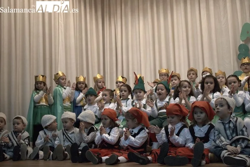 Foto 3 - Actuaciones navide&ntilde;as de Infantil y ESO en el Colegio Santa Isabel