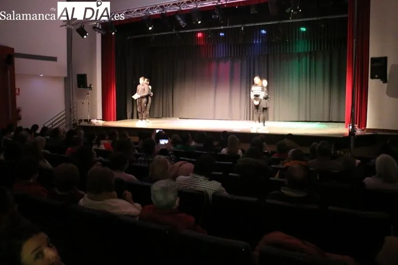 Gala de los usuarios de Asprodes en Vitigudino el Dia de la Discapacidad / CORRAL