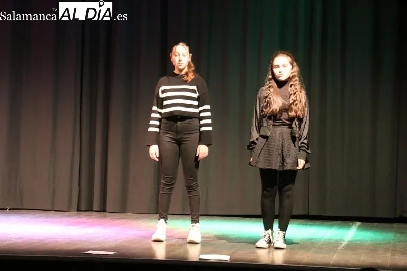 Gala de los usuarios de Asprodes en Vitigudino el Dia de la Discapacidad / CORRAL
