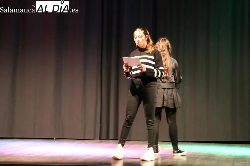 Gala de los usuarios de Asprodes en Vitigudino el Dia de la Discapacidad / CORRAL