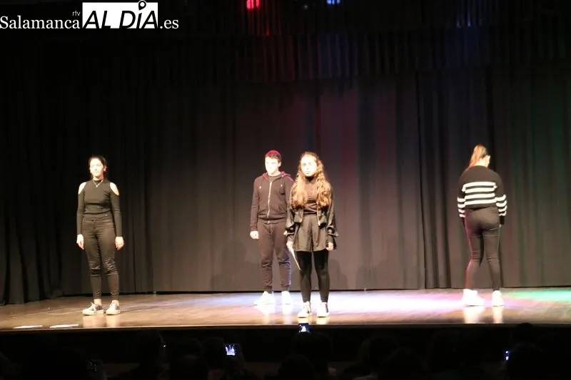 Gala de los usuarios de Asprodes en Vitigudino el Dia de la Discapacidad / CORRAL