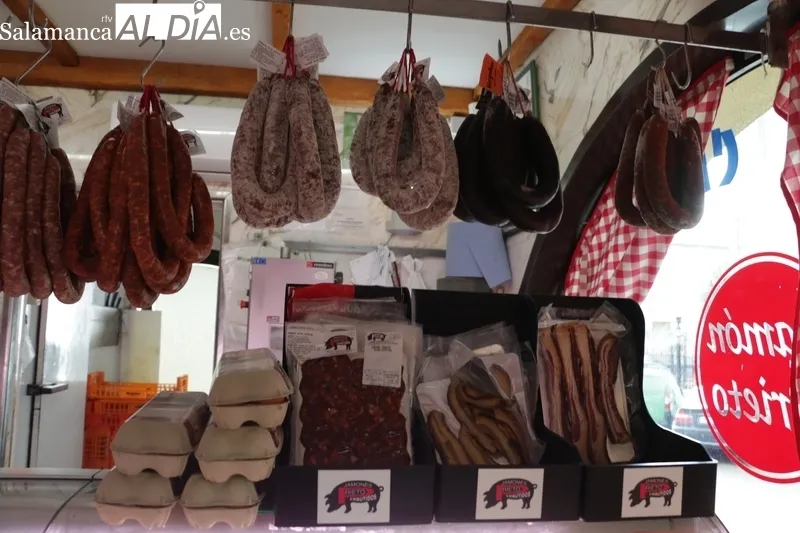 Jamones y Embutidos Ramón Prieto conserva lo más natural de las Arribes y la tradición chacinera de Vitigudino / CORRAL 