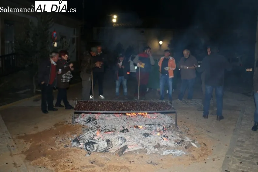 II Feria Navideña y III Castañada en Vilvestre / CORRAL
