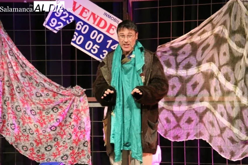 Representación de 'Sueños de Navidad' por Kaamru Teatro en Vitigudino / CORRAL 