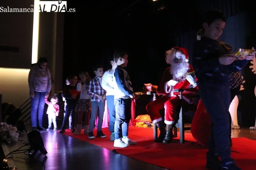 Fiesta de Navidad orgaznaaida por el AMPA del CEIP Manuel Moreno Blanco de Vitigudino