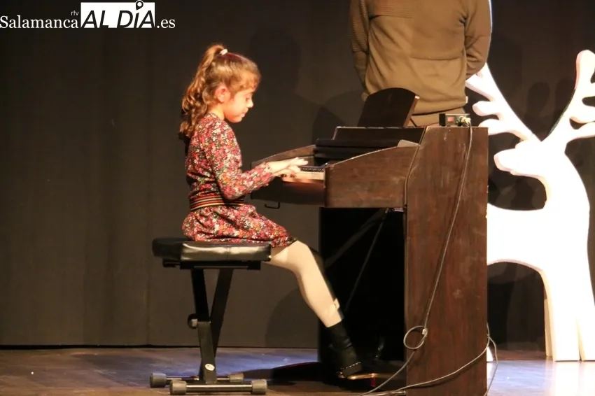 Audición der Navidad de los alumnos de la Escuela de Música de Vitigudino / CORRAL 