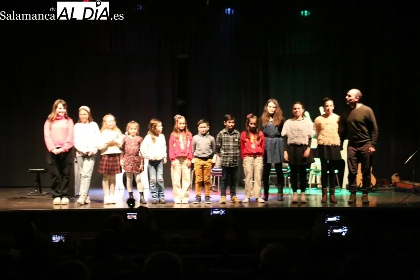 Audición der Navidad de los alumnos de la Escuela de Música de Vitigudino / CORRAL 