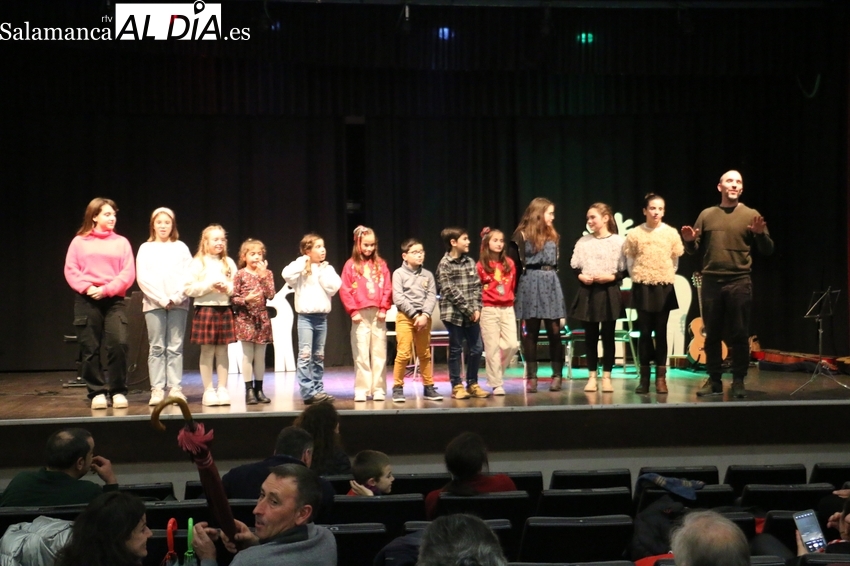 Audición der Navidad de los alumnos de la Escuela de Música de Vitigudino / CORRAL 