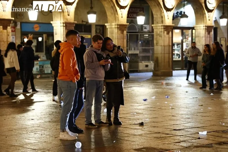 Ambiente en Salamanca por la Nochevieja Universitaria. Foto de David Sañudo