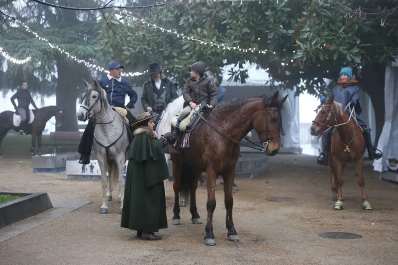 Foto 4 - La fuerza de la tradici&oacute;n prende la llama del mayor Madeiro de Portugal