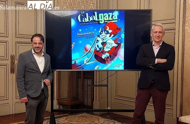 Fernando Castaño, concejal de Turismo, en el Ayuntamiento, en la presentación de la 'Cabalgaza'. Foto de Elena González