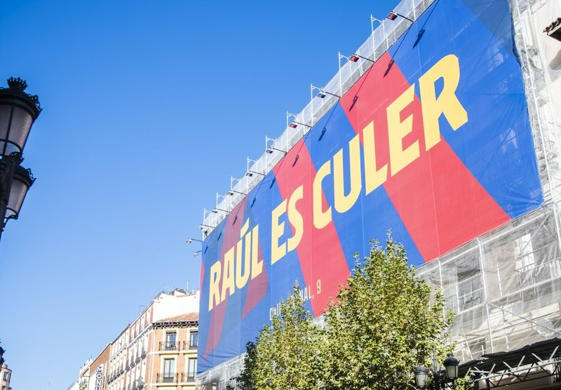 La pancarta, en una de las calles de Madrid / FC Barcelona