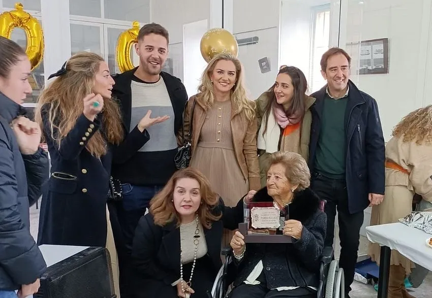 Foto 4 - Espeja homenajea a Clementina Gonz&aacute;lez por sus cien a&ntilde;os de vida