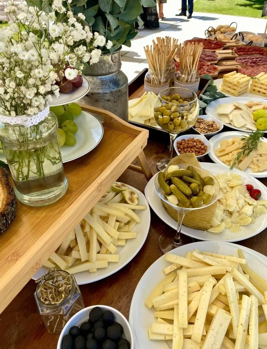 El Complejo Hostelero El Quijote está diseñado para la celebración de grandes eventos, con varios comedores para vivir momentos especiales como bodas, comuniones y otros encuentros familiares 