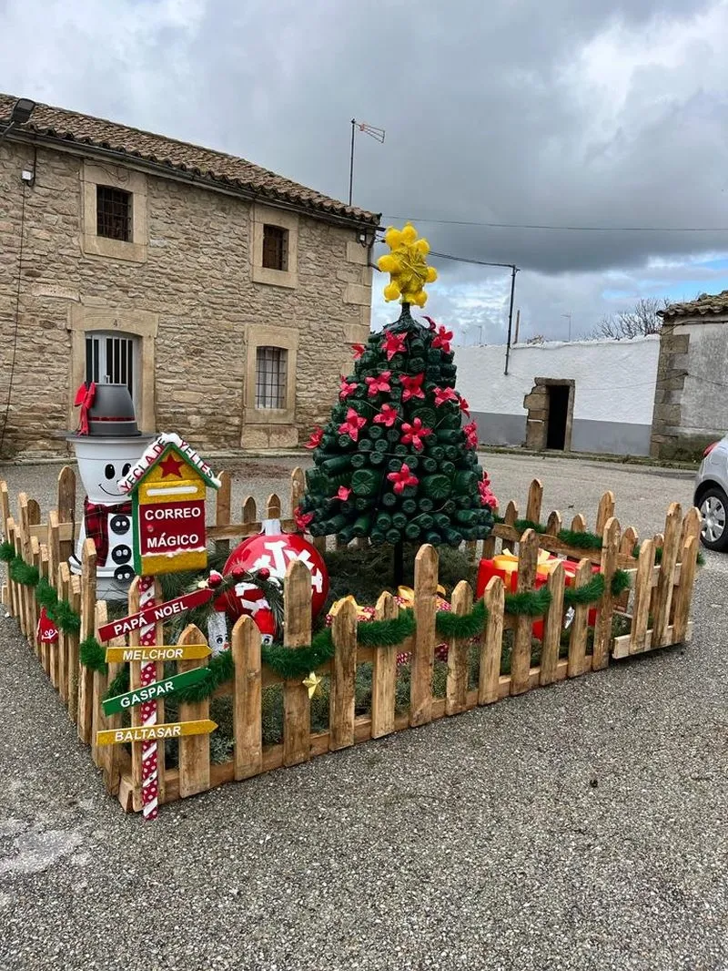 Yecla de Yeltes desprende ingenio, imaginación, y trabajo en su decoración navideña