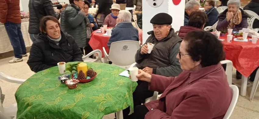 La Asociación de Mujeres organizaba un chocolate con rosquillas