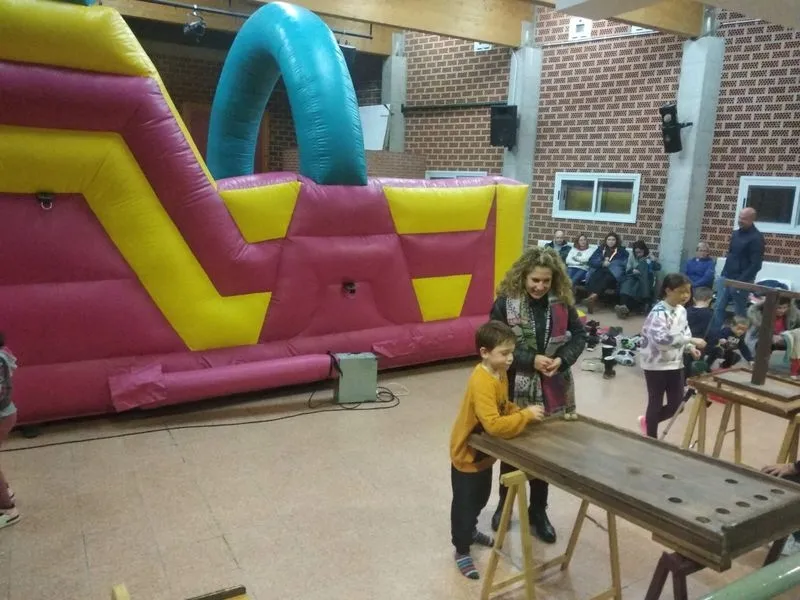 Los niños de El Cubo de Don Sancho se divierten durante el puente festivo