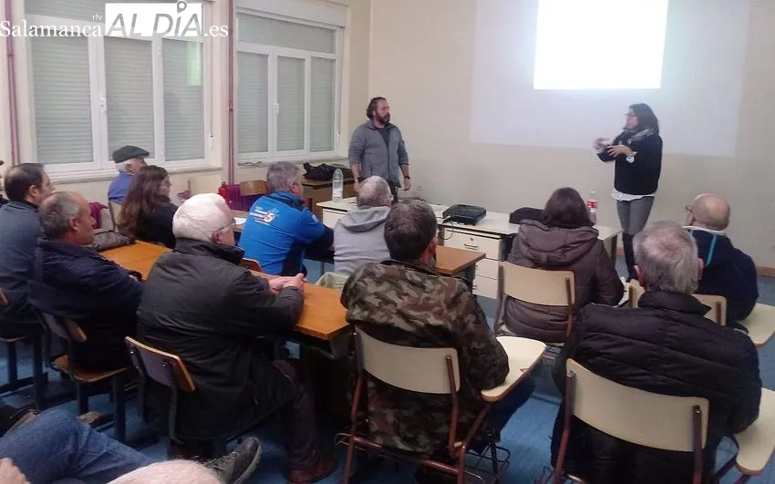 Los participantes asistieron primero a una charla t eórica y posteriormente su aplicación en el campo