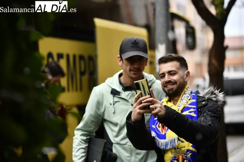 Galería de imágenes de la llegada del Villareal a su hotel / Fotos: SALAMANCArtv AL DÍA