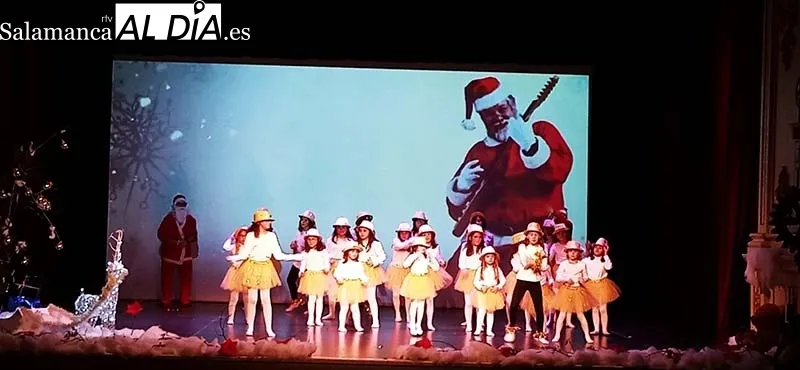 Foto 6 - &Eacute;xito del Festival de Navidad del Rotary club de B&eacute;jar en el Teatro Cervantes