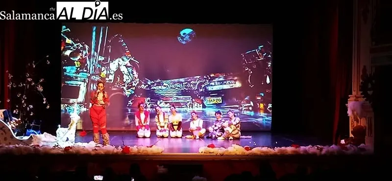 Foto 3 - &Eacute;xito del Festival de Navidad del Rotary club de B&eacute;jar en el Teatro Cervantes