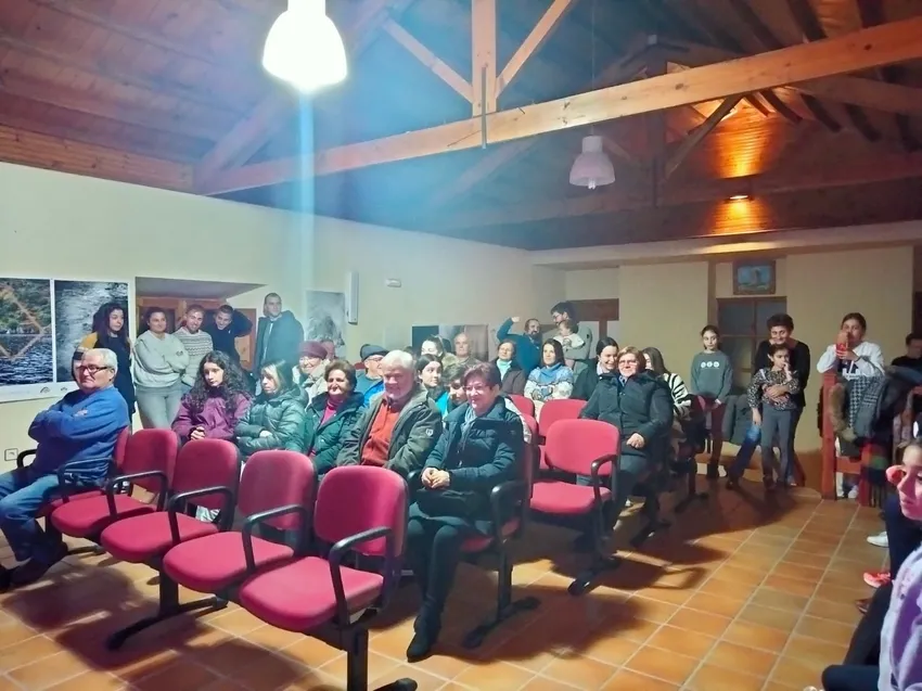 Foto 4 - Los vecinos de Sobradillo despiden 2022 con la m&uacute;sica del grupo 10 Cuerdas Pop