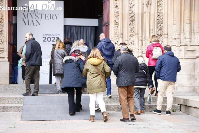 Turistas en el centro de Salamanca. Foto de archivo