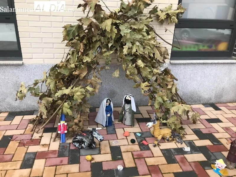 Belén con piezas recicladas en Castellanos de Moriscos