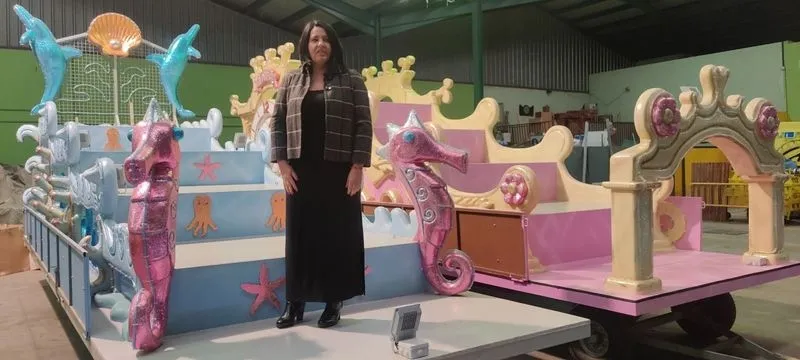 Imágenes de los detalles de la cabalgata y la concejala de Fiestas, Silvia González
