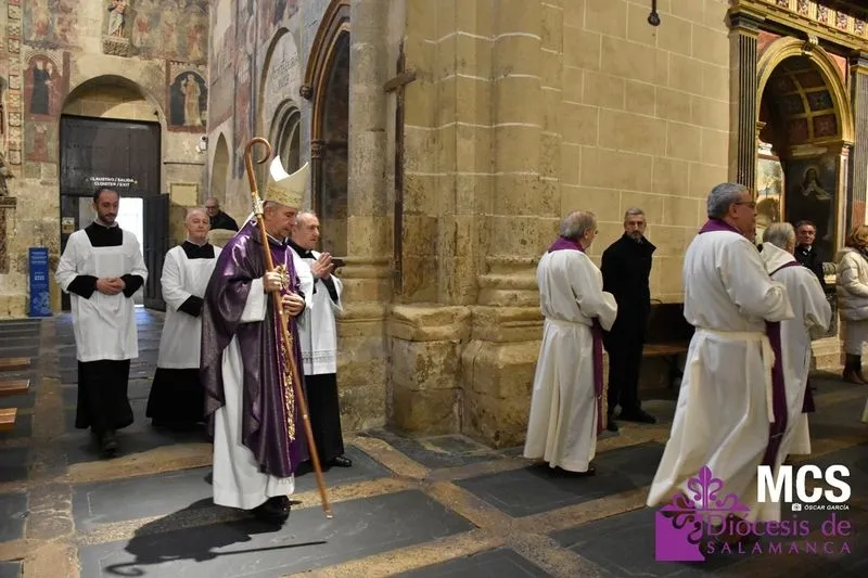 Foto 4 - La nave del Evangelio de la Catedral alberga la obra de &Aacute;ngel G&oacute;mez, sobre las profec&iacute;as del Nacimiento