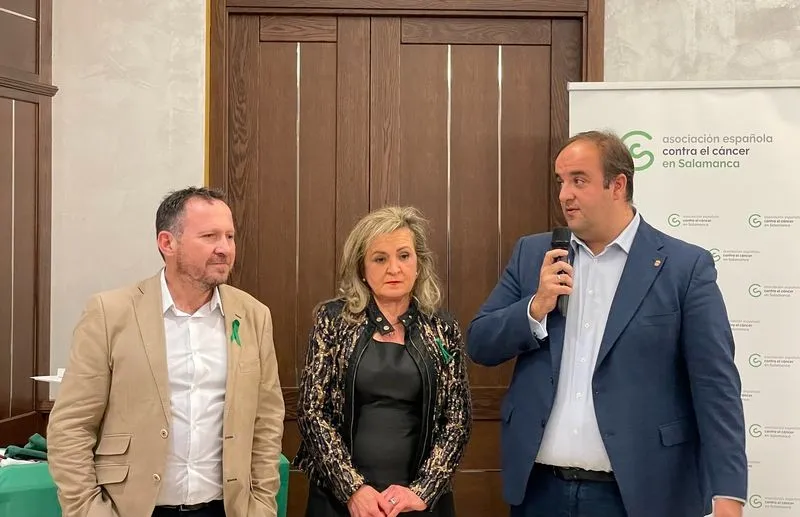 Cena solidaria a favor de la AECC en Guijuelo