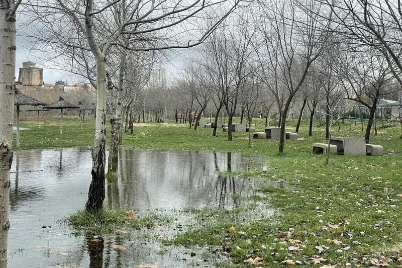 Foto 9 - El r&iacute;o Tormes se desborda a su paso por las playas de Alba de Tormes