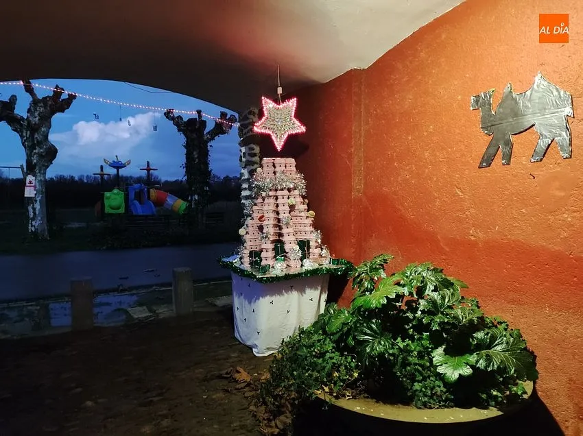 Foto 2 - El Arrabal de San Sebasti&aacute;n se viste por completo de Navidad gracias a su Asociaci&oacute;n de Vecinos